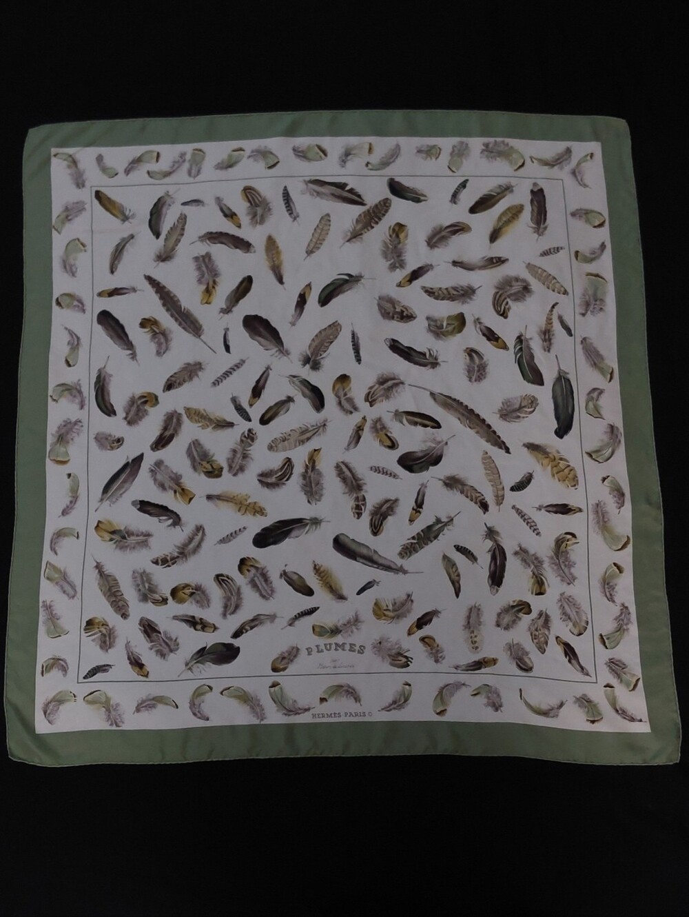 VINTAGE Hermes ‘Les Plumes’ Silk Carre 90 - Picture 3 of 10